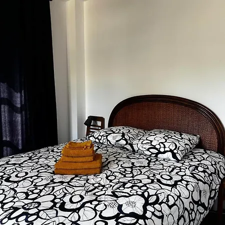 Station St-ouen : Location De Appartement *